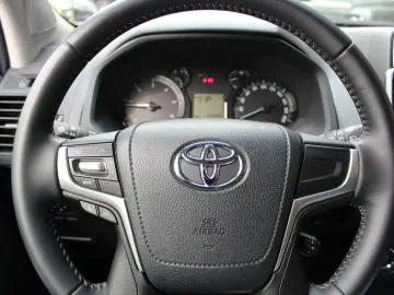 TOYOTA Land Cruiser 2.8 D-4D 7 Locuri