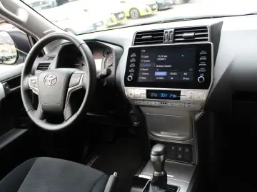 TOYOTA Land Cruiser 2.8 D-4D 7 Locuri