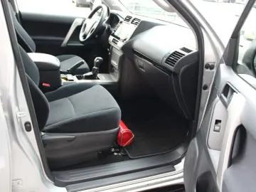 TOYOTA Land Cruiser 2.8 D-4D 7 Locuri