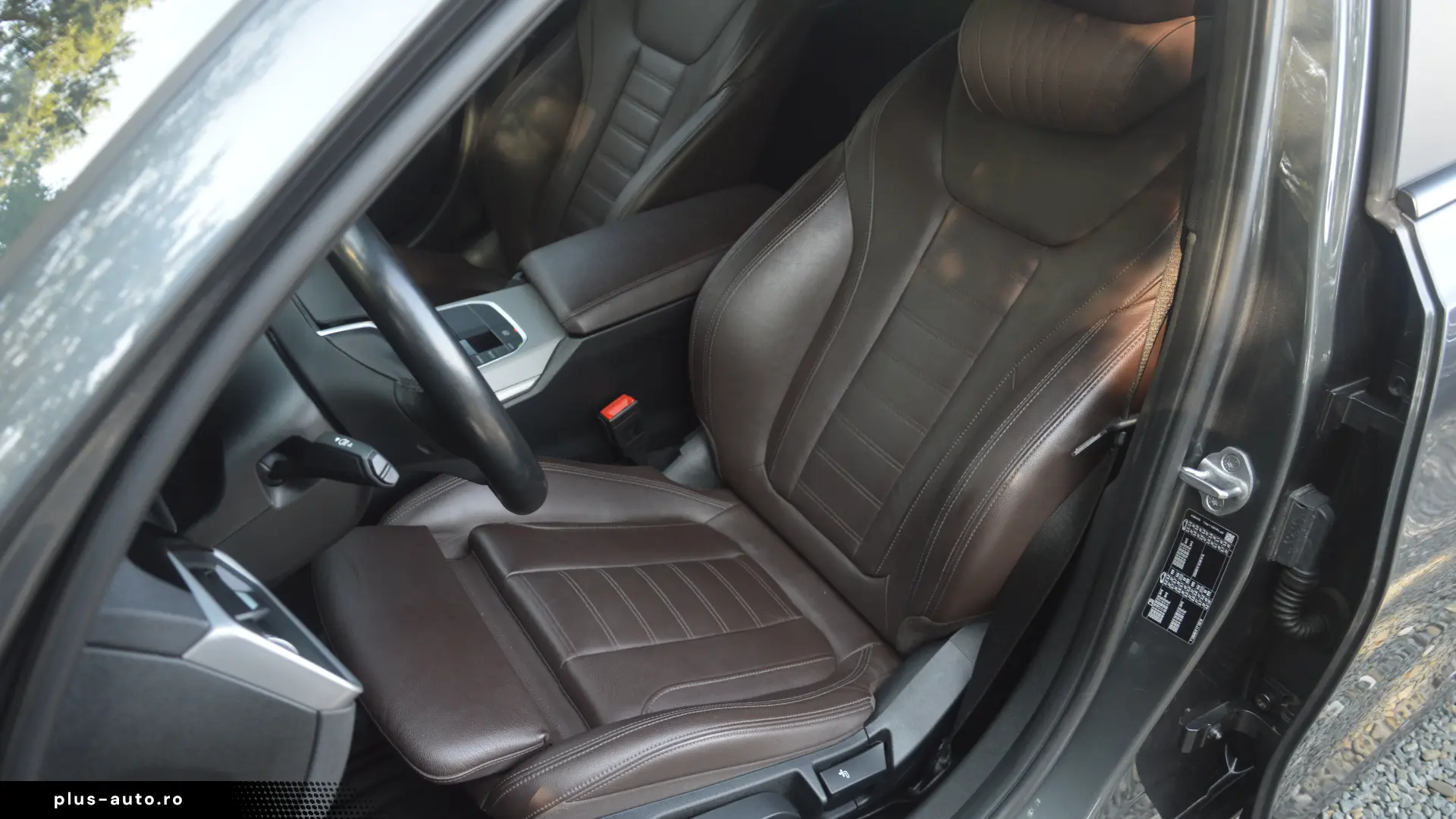 Bmw 318d   An 2020   Scaune incalzite   Interior piele