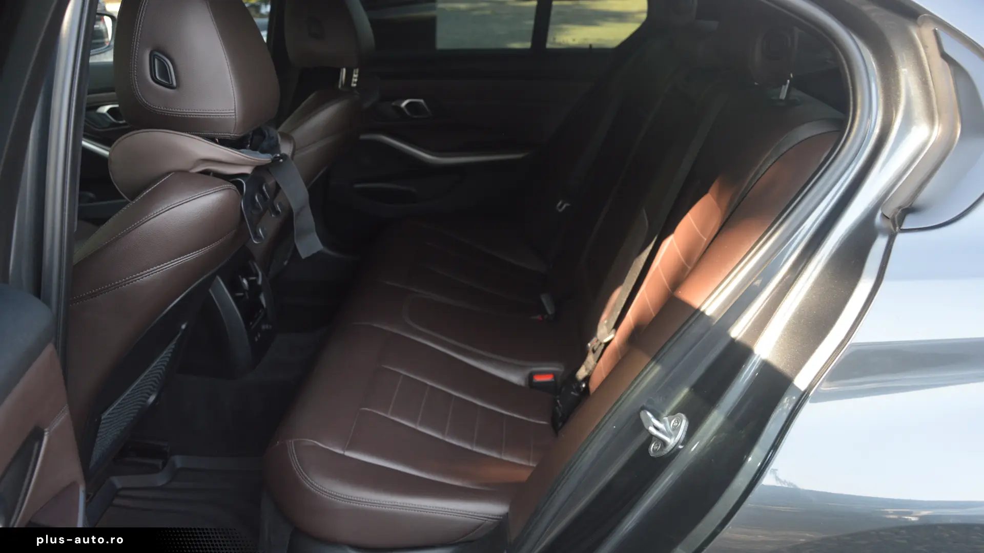 Bmw 318d   An 2020   Scaune incalzite   Interior piele