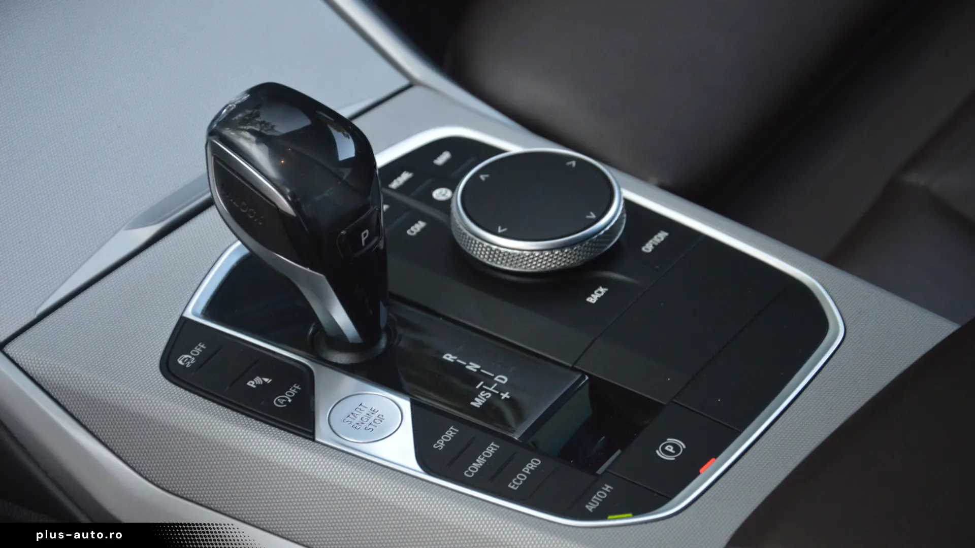 Bmw 318d   An 2020   Scaune incalzite   Interior piele
