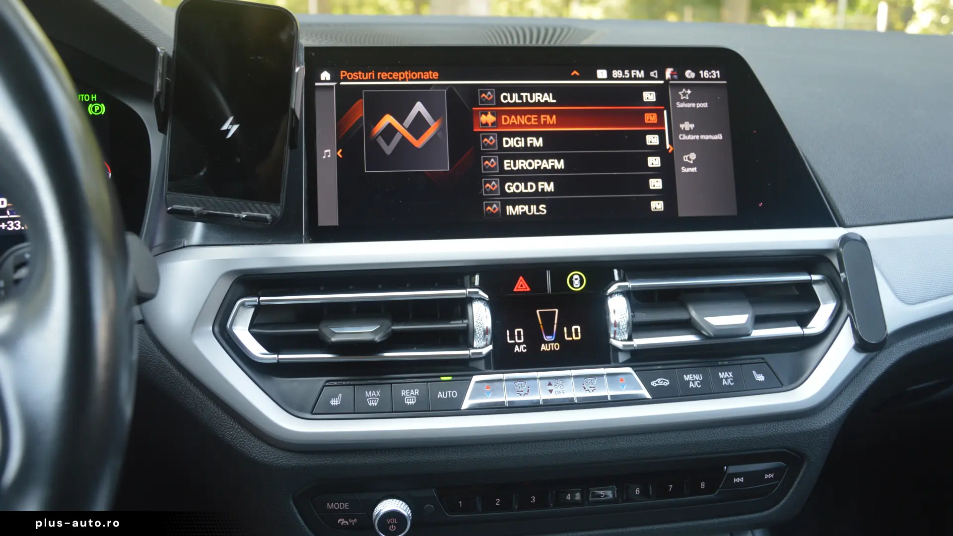 Bmw 318d   An 2020   Scaune incalzite   Interior piele