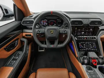 LAMBORGHINI Urus S 1. Hand Akrapovic Selezione