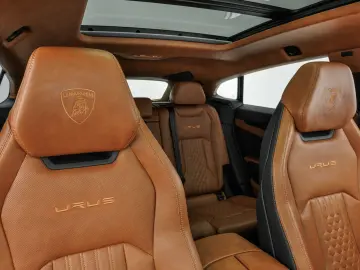 LAMBORGHINI Urus S 1. Hand Akrapovic Selezione