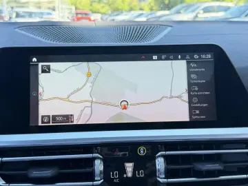 BMW 330i xDrive M Sport Leder GlasD.Laser HiFi 19