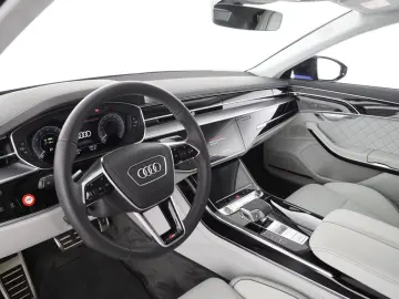 AUDI A8 L 60 TFSI e quattro tiptr. S line   PANO