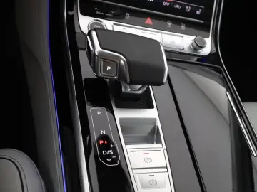AUDI A8 L 60 TFSI e quattro tiptr. S line   PANO