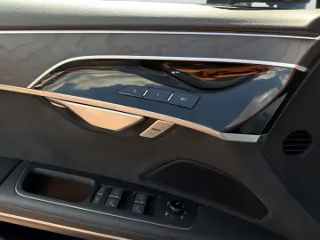 AUDI A8 55 TFSI quattro S LINE PANO STANDHEIZ B&O