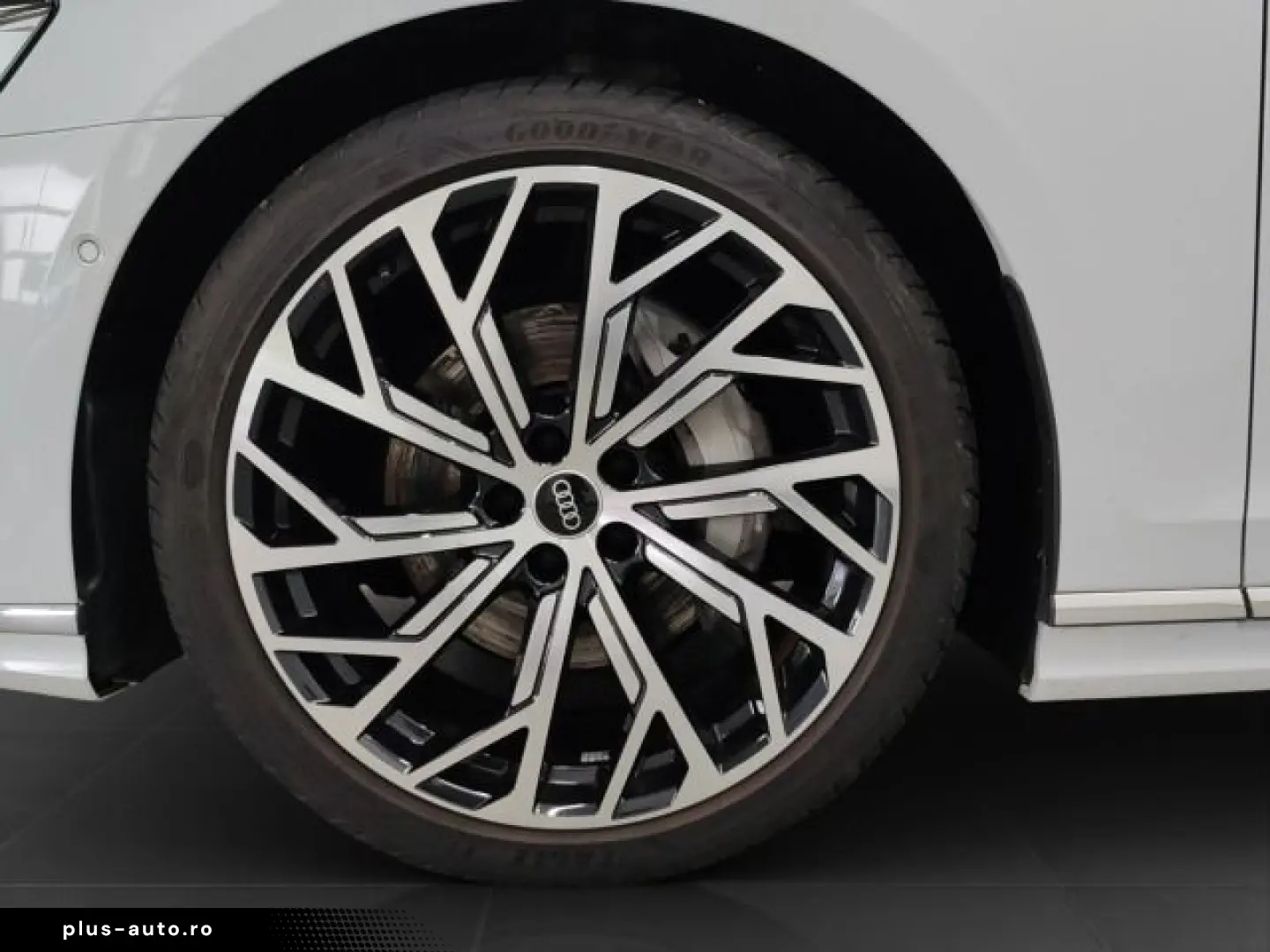 AUDI A8 50 TDI Q PANO HuD LM21