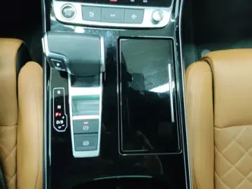 AUDI A8 50 TDI Q PANO HuD LM21