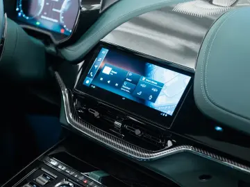 Aston Martin 4.0 V8 DBX707  Full  Bowers & Wilkins