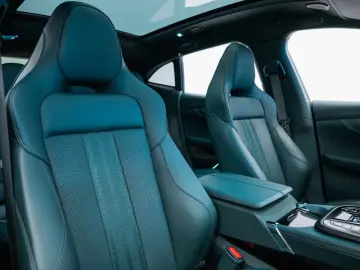 Aston Martin 4.0 V8 DBX707  Full  Bowers & Wilkins