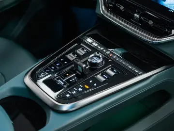 Aston Martin 4.0 V8 DBX707  Full  Bowers & Wilkins
