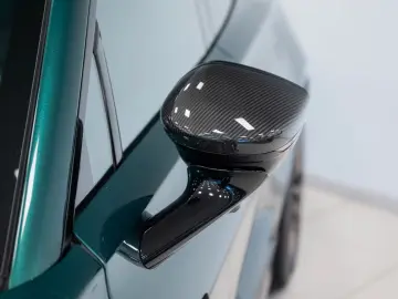 Aston Martin 4.0 V8 DBX707  Full  Bowers & Wilkins