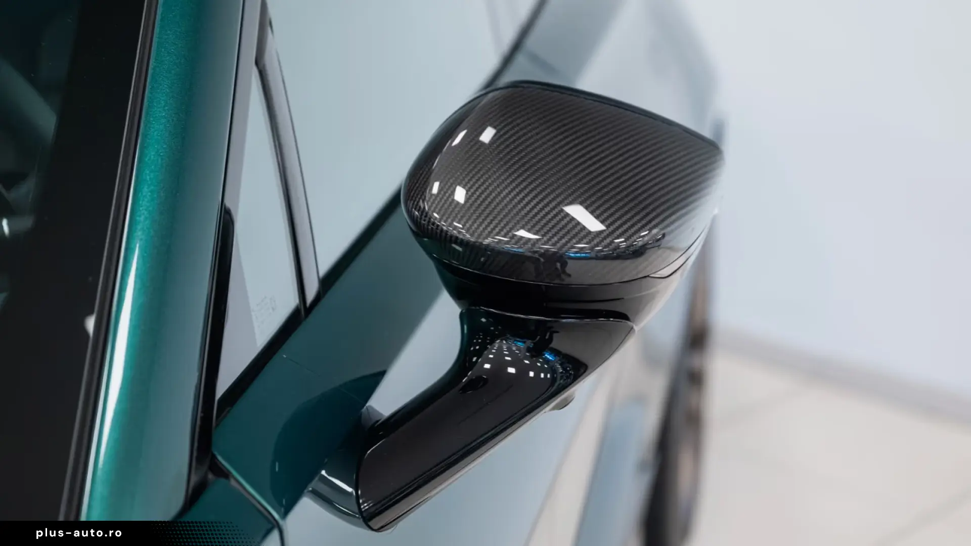 Aston Martin 4.0 V8 DBX707  Full  Bowers & Wilkins