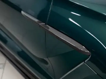 Aston Martin 4.0 V8 DBX707  Full  Bowers & Wilkins