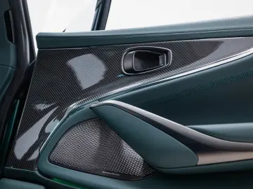Aston Martin 4.0 V8 DBX707  Full  Bowers & Wilkins