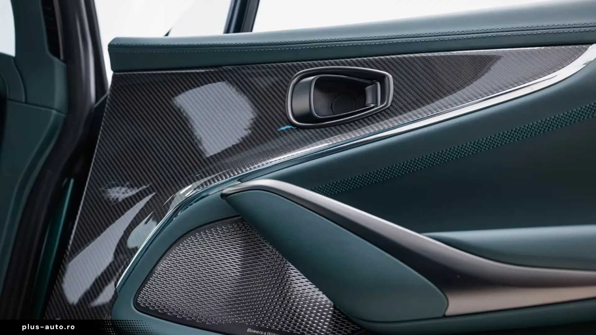 Aston Martin 4.0 V8 DBX707  Full  Bowers & Wilkins