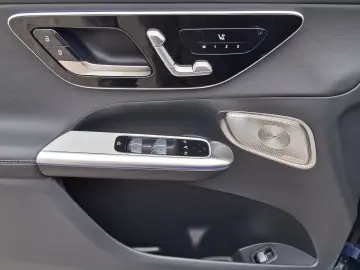 MERCEDES-BENZ GLC 300 4M AMG Prem HuD Winter Keygo 3…