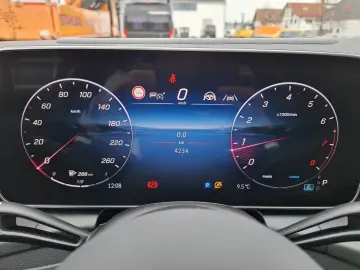 MERCEDES-BENZ GLC 300 4M AMG Prem HuD Winter Keygo 3…
