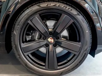 Porsche Cayenne Black Edition