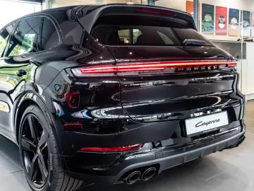 Porsche Cayenne Black Edition