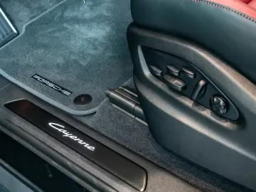Porsche Cayenne Black Edition