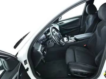 BMW 5er - 530 e M Sport Navi HUD PDC DAB