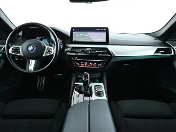 BMW 5er - 530 e M Sport Navi HUD PDC DAB
