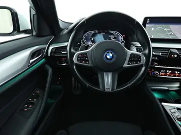 BMW 5er - 530 e M Sport Navi HUD PDC DAB