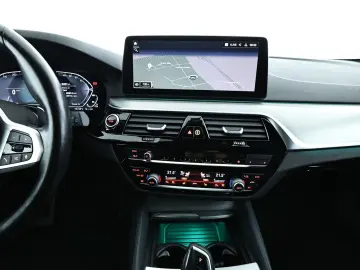 BMW 5er - 530 e M Sport Navi HUD PDC DAB