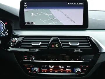 BMW 5er - 530 e M Sport Navi HUD PDC DAB