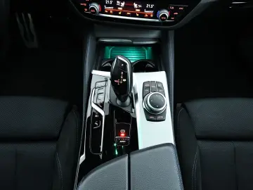 BMW 5er - 530 e M Sport Navi HUD PDC DAB