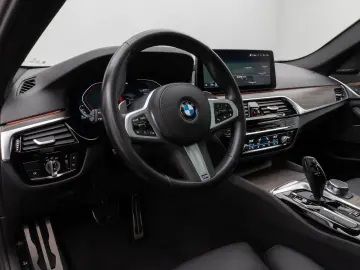 BMW 530d xD M Sport Individual Panorama HUD 20Zoll