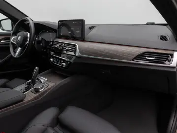 BMW 530d xD M Sport Individual Panorama HUD 20Zoll
