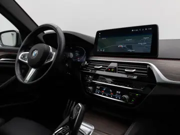 BMW 530d xD M Sport Individual Panorama HUD 20Zoll