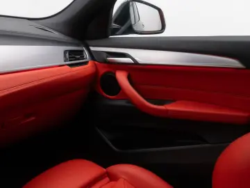 BMW X2 sD20i M Sport Panorama Kamera Individual 19