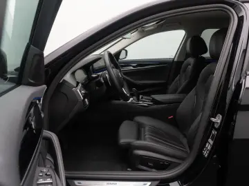 BMW 520d xD Individual Sport HUD DAB Komfort Laser