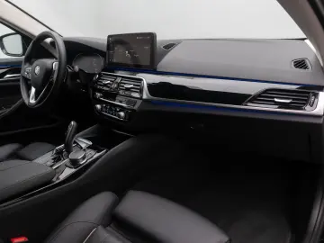 BMW 520d xD Individual Sport HUD DAB Komfort Laser