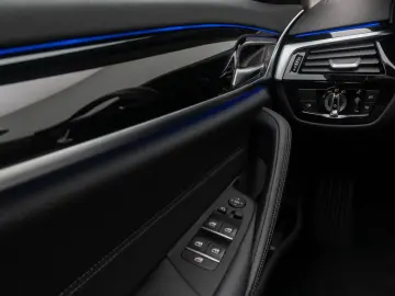BMW 520d xD Individual Sport HUD DAB Komfort Laser