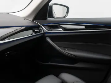 BMW 520d xD Individual Sport HUD DAB Komfort Laser