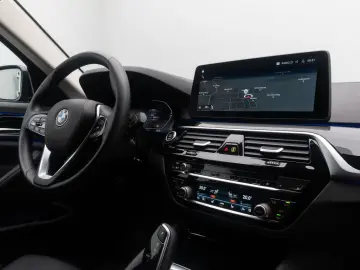 BMW 520d xD Individual Sport HUD DAB Komfort Laser