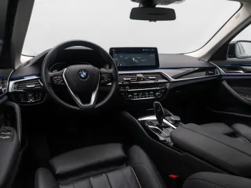 BMW 520d xD Individual Sport HUD DAB Komfort Laser