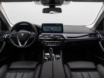 BMW 520d xD Individual Sport HUD DAB Komfort Laser