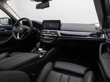 BMW 520d xD Individual Sport HUD DAB Komfort Laser