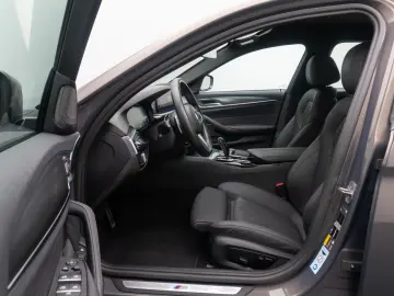 BMW 530e xD M Sport H K DAB HUD Individual 19Zoll
