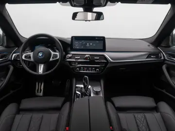 BMW 530e xD M Sport H K DAB HUD Individual 19Zoll