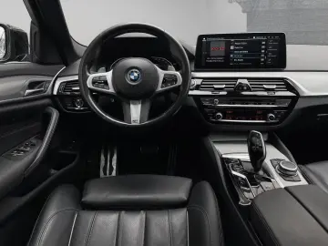 BMW 530e Touring M SPORT