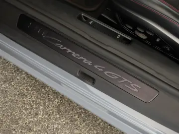 PORSCHE 911 Carrera 4 GTS Carbon GlasSD BOSE Inno Kam